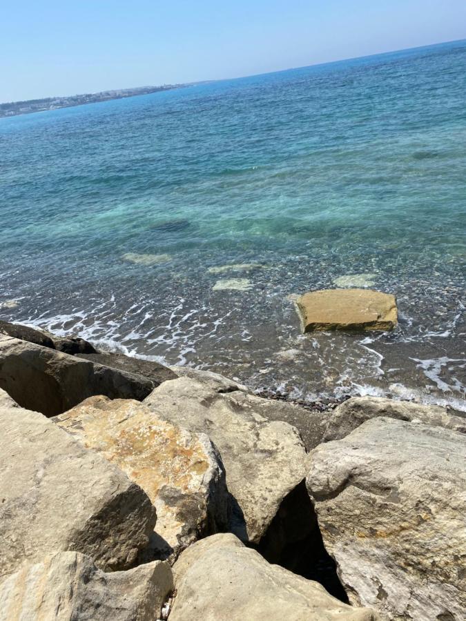 Coral Bay Modern Renovated Apartment By The Sea Paphos 外观 照片