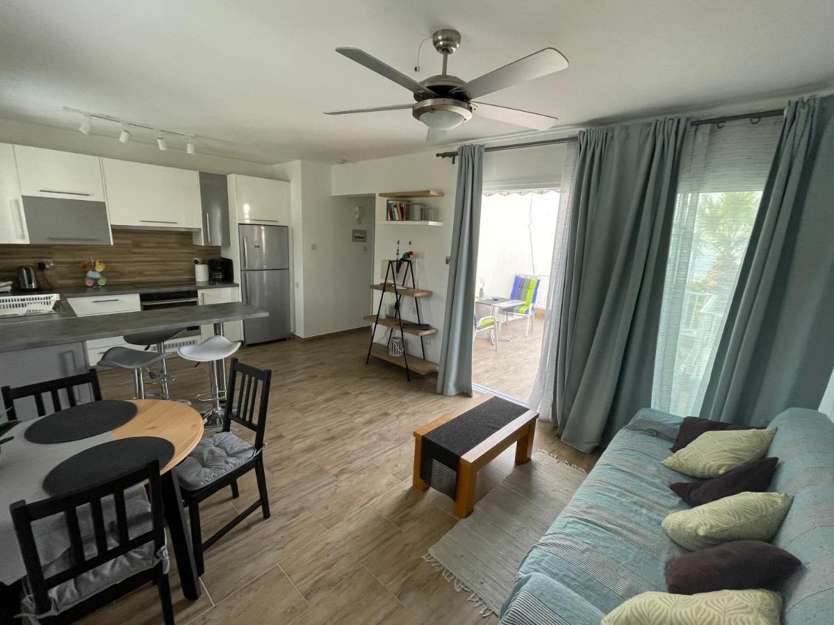 Coral Bay Modern Renovated Apartment By The Sea Paphos 外观 照片